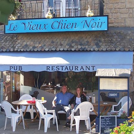 Le Vieux Chien Noir Hotel Évran Exterior foto