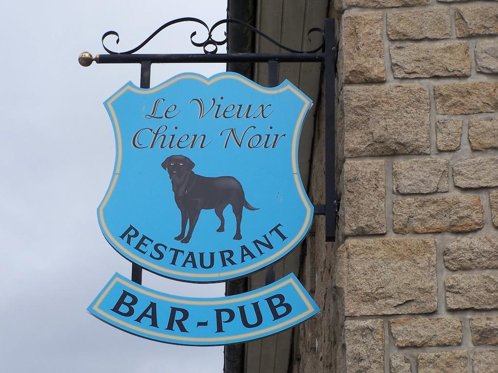 Le Vieux Chien Noir Hotel Évran Exterior foto